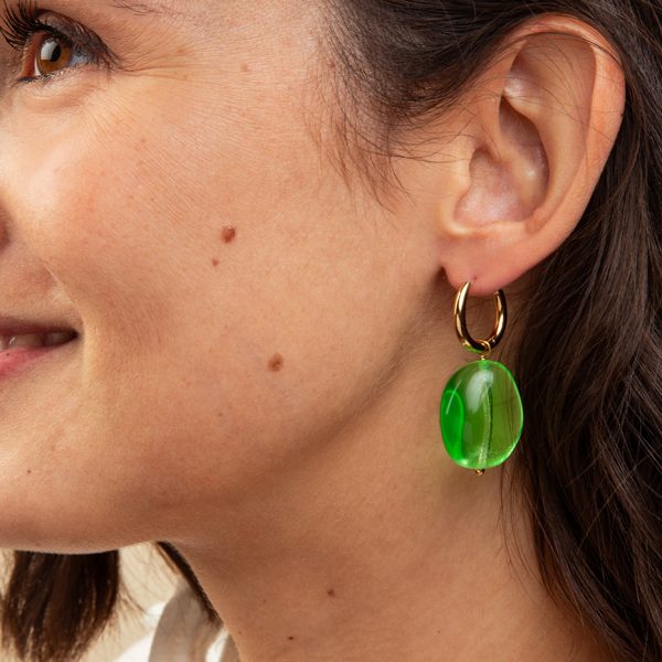 Boucles d'oreilles dorées originales avec galet en verre translucide - Mademoiselle Nuage