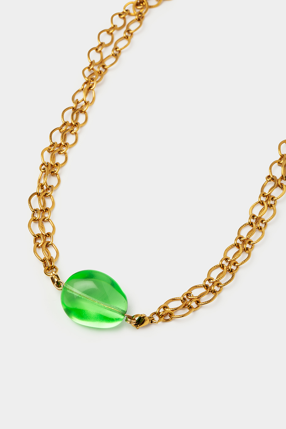 Collier doré personnalisable en acier doré avec galet en verre translucide vert pomme interchangeable, collection Riviera Mademoiselle Nuage