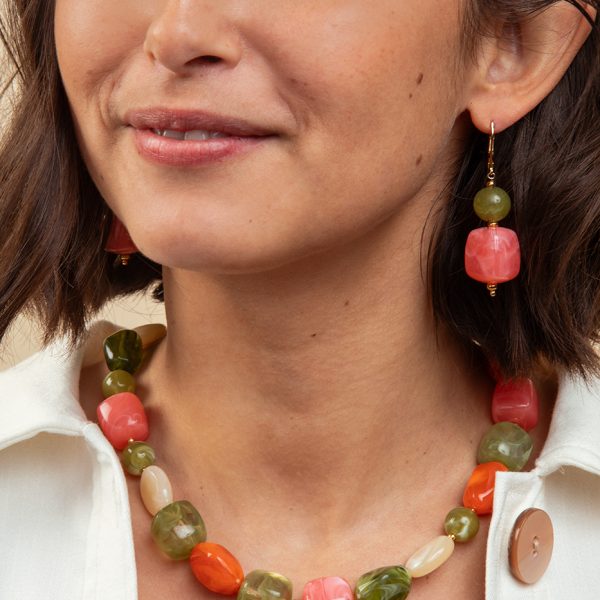 Collier de perles colorées en galets acryliques nacrés - Mademoiselle Nuage